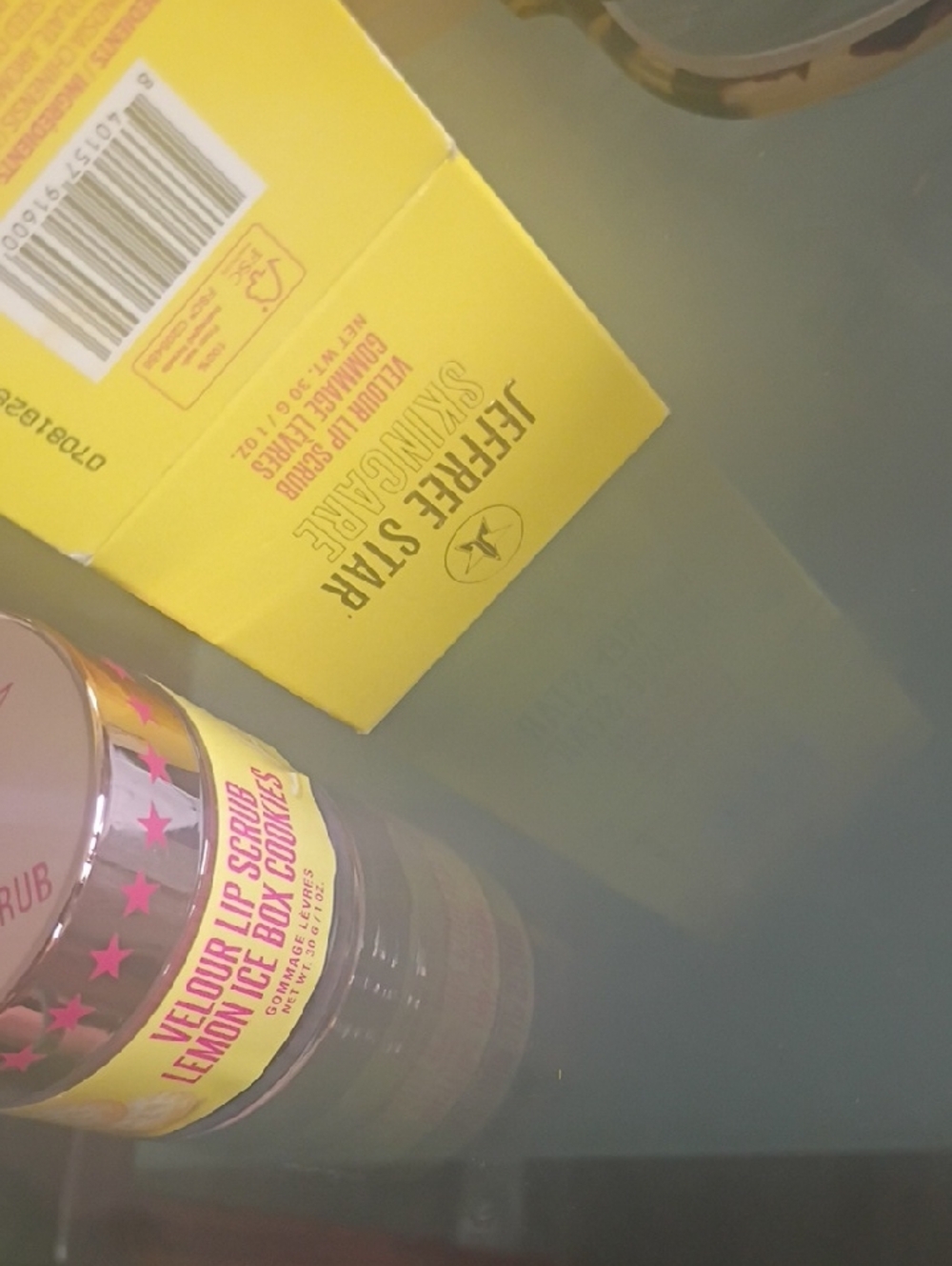 Jeffree Star Velour Lip Scrub - Lemon Ice Box Cookies (yellow, pink)